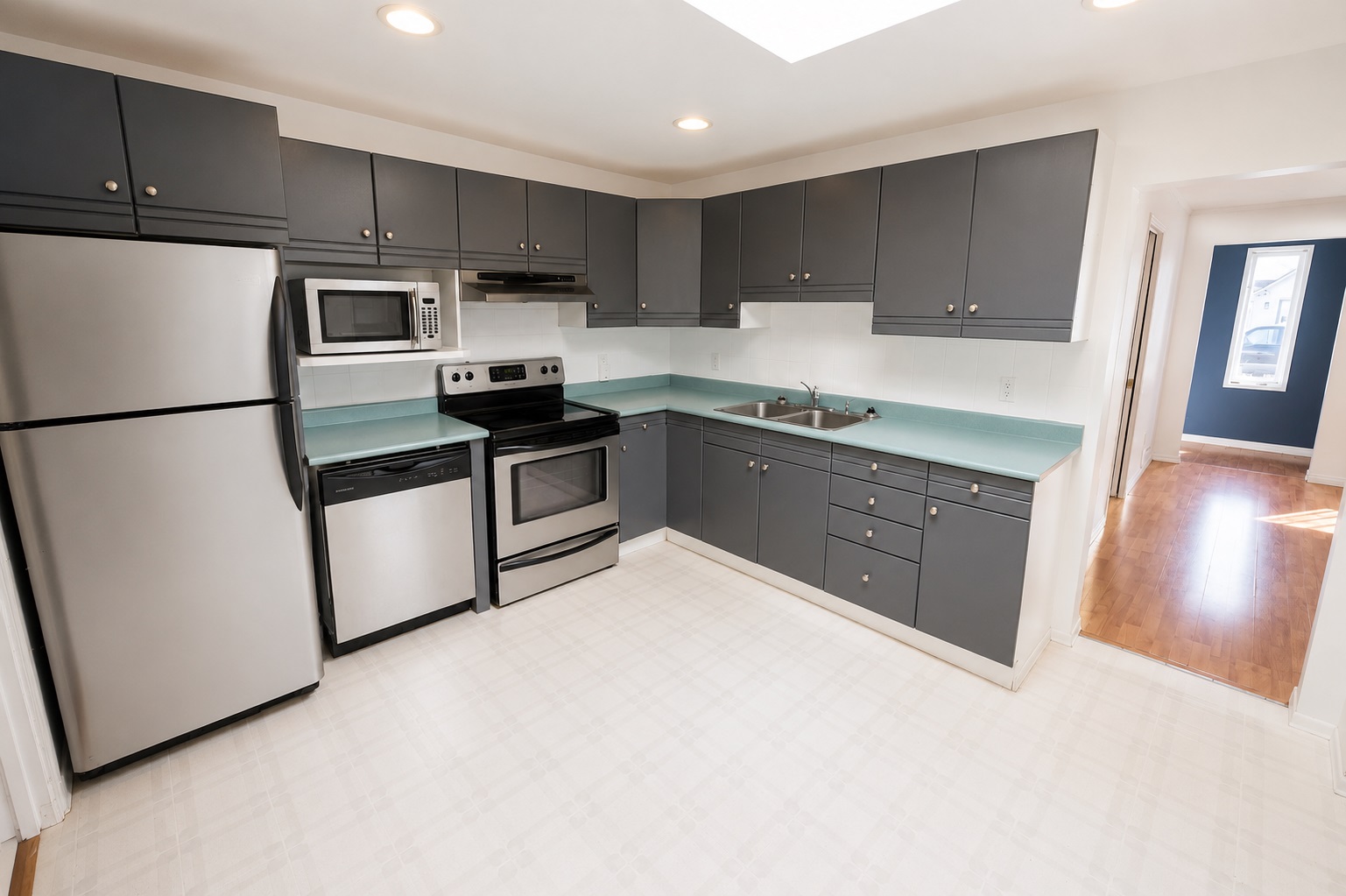 735 Ernestine Ave, Thunder Bay, ON P7E 1W9, Canada