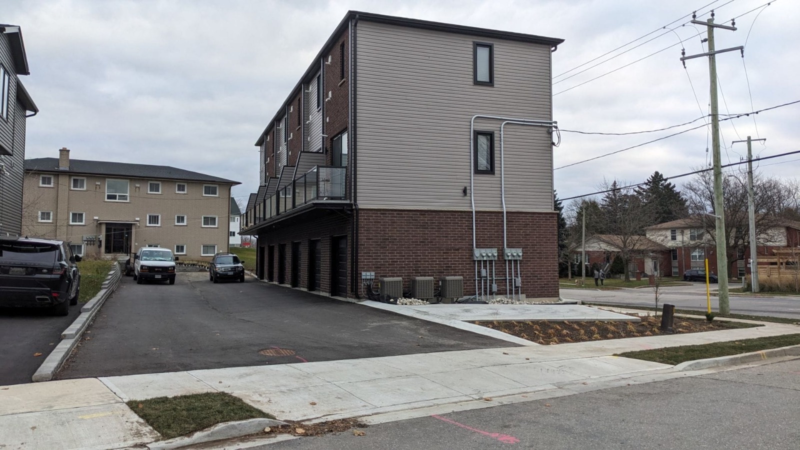 652 Victoria St S, Kitchener, ON N2M 3B3, Canada