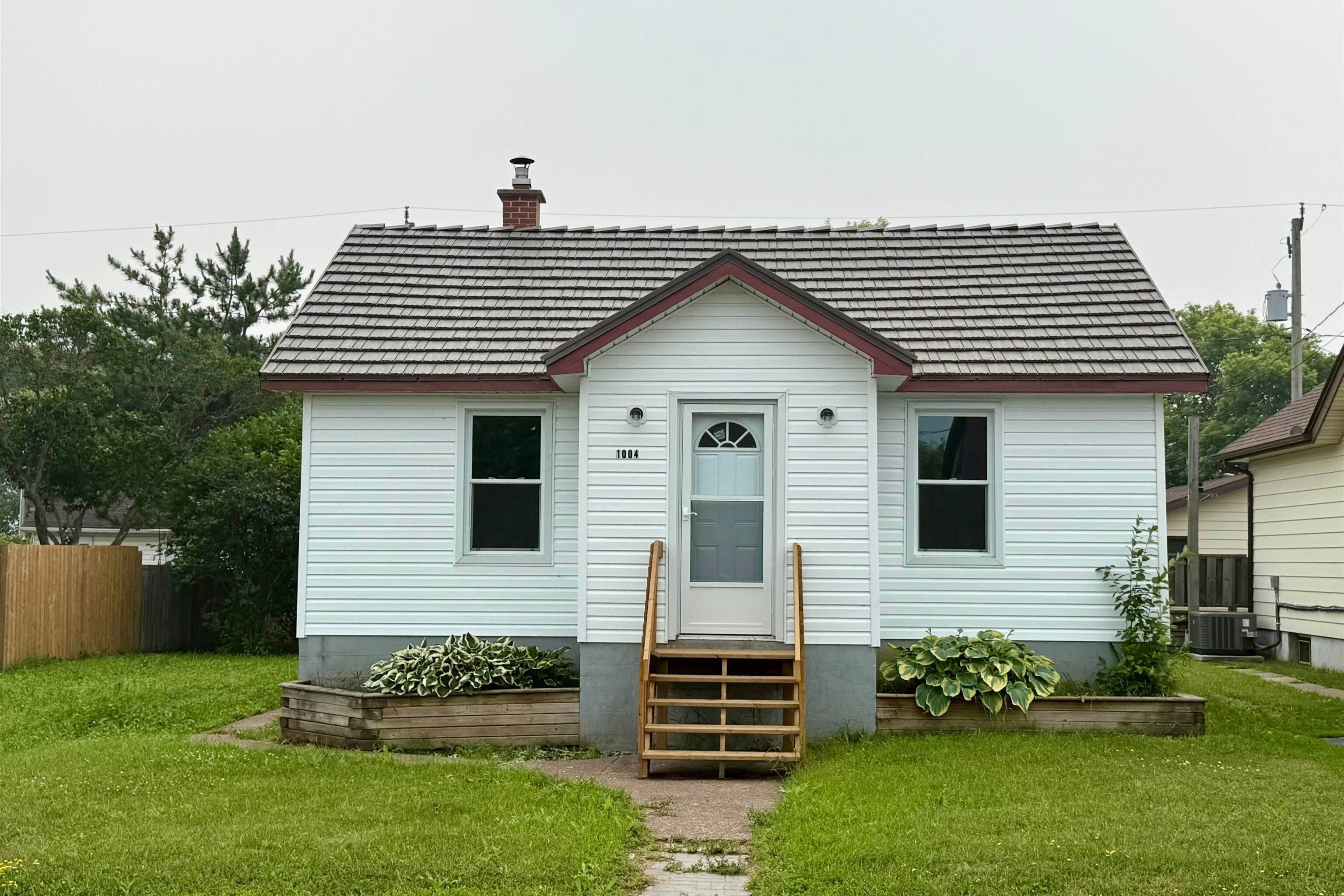 1004 Gore St W, Thunder Bay, ON P7E 3T1, Canada